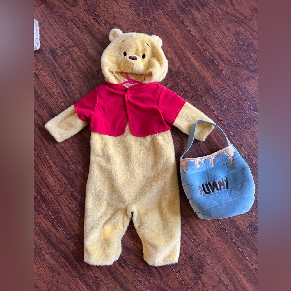 CUTE Halloween Costume! Pottery Barn Winnie-The-Pooh costume & Hunny jar basket.